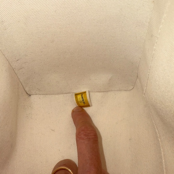 Chanel Caviar Leather Medallion Tote - 2008 Mint Condition - Picture 10 of 10